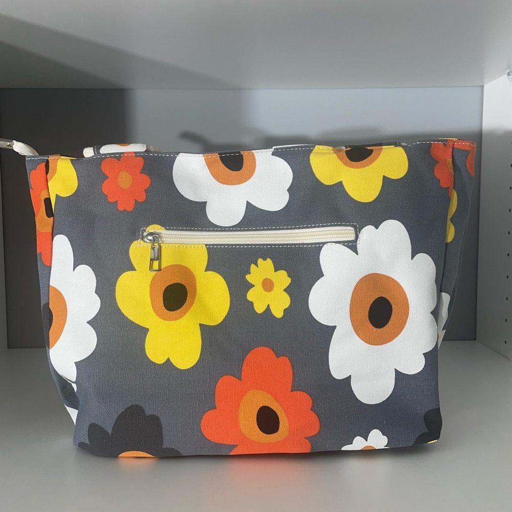 NWOT FARMHOUSE TOTE BAG